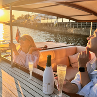 PRIVĀTS BRAUCIENS AR VIP KUĢĪTI RĪGAS ŪDEŅOS (8927278956886)
