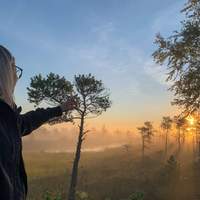 SAULLĒKTA PĀRGĀJIENS AR PURVA KURPĒM (5748534116515) (9298974638422)